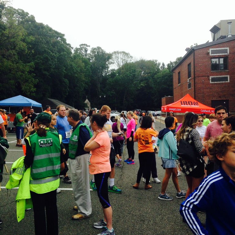 A view of the crowd at 8:00 a.m., an hour prior to the 5K walk/run.