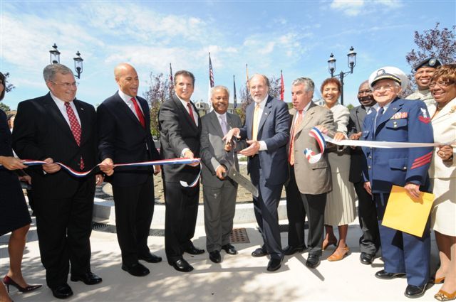 Essex County Executive Joseph N. DiVincenzo, Jr. (third from
left) opened the Essex County Veterans Memorial Park and dedicated the Armed
Forces Monument on Monday, September 21st. The 2.7 acres of open space was
the former site of an antiquated parking garage and is the first county park
developed in Newark in over 80 years. More than 500 people attended the
dedication ceremony. With the County Executive are (from left) J. Scott
Gration, retired Major General and currently Presidential Special Envoy to
Sudan; Newark Mayor Cory Booker; Congressman Donald Payne; Governor Jon S.
Corzine; Sheriff Armando Fontoura and Prosecutor Paula Dow. 